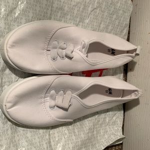 HM white shoes